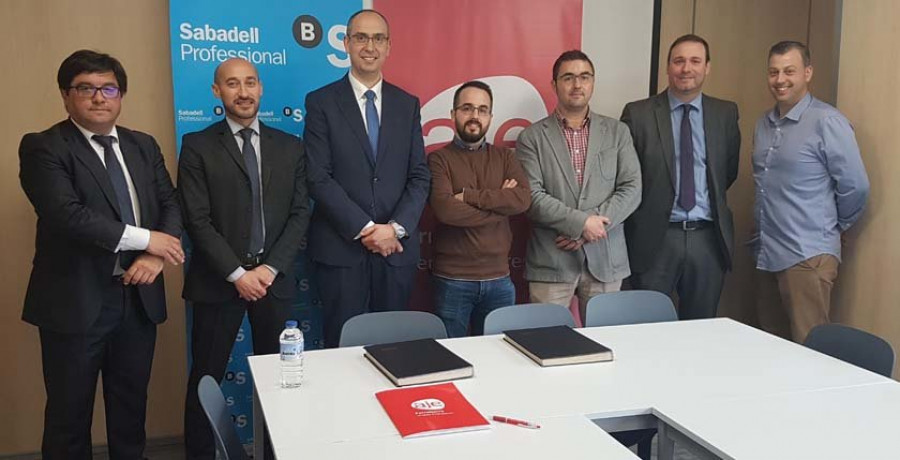 Banco Sabadell firma un convenio de colaboración con socios de la AJE