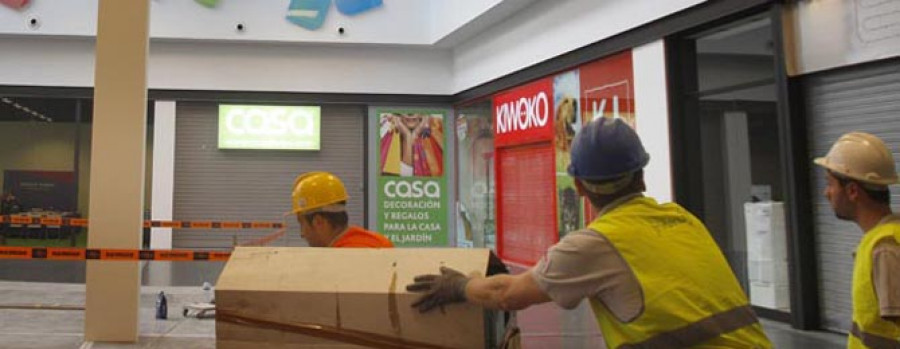 Inauguración oficial de Carrefour  y la galería comercial de Parque Ferrol, que abren al público mañana