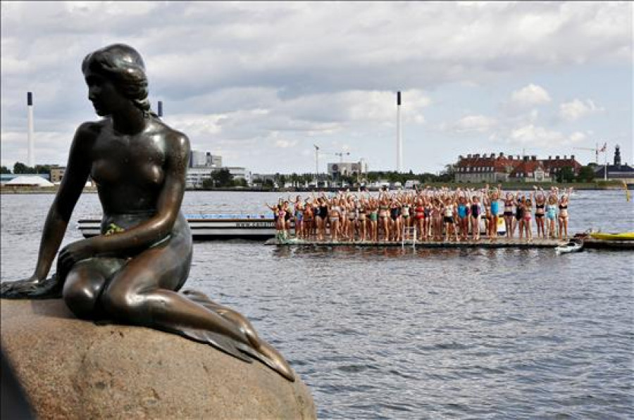 La Sirenita, símbolo de Copenhague, celebra un siglo de existencia azarosa