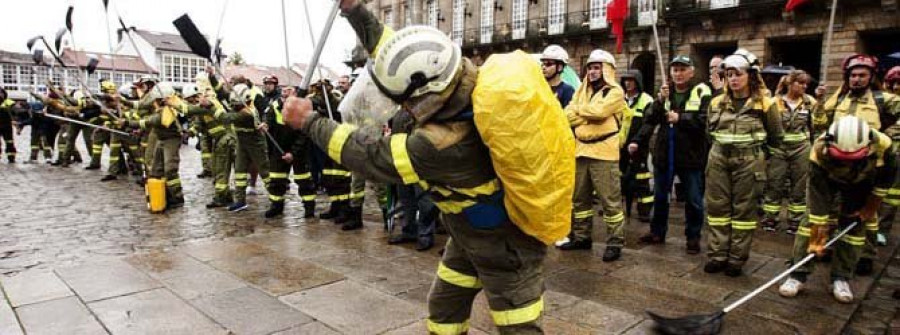 Cientos de operarios del servicio contraincendios reclaman la condición de bomberos forestales
