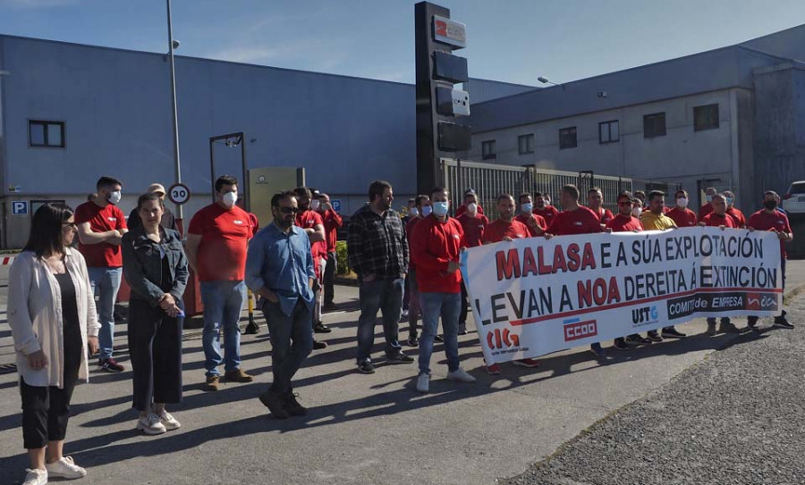 Trabajadores de Noa Madera Creativa se concentran contra  los ertes presentados