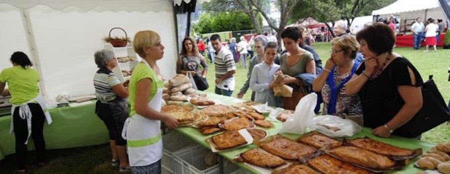 La villa de Neda convirtió otra vez el pan de cada día en su fiesta singular