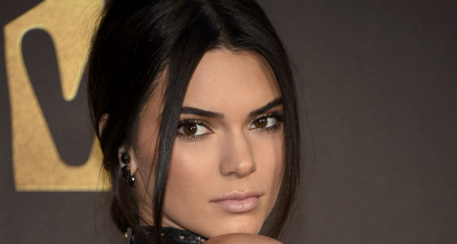 Kendall Jenner se deshace de su melena morena para un anuncio