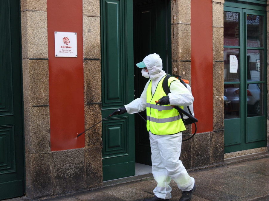 Ferrol intensifica la desinfección con sulfatadoras en las zonas de más afluencia