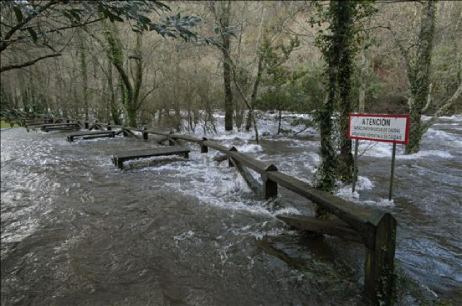 La presa de Ribeira, en As Pontes, abre las compuertas por riesgo de desbordamiento