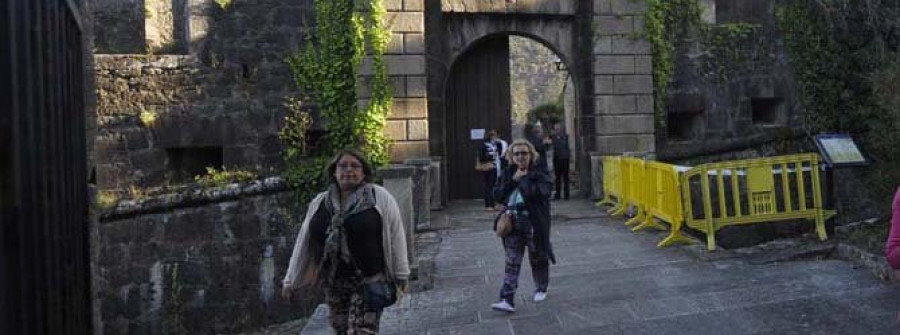 El Concello valla varias zonas del Castillo de San Felipe por riesgo para los visitantes