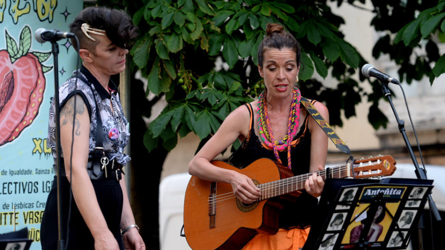 Ferrol celebra un Día del Orgullo LGBT con fiesta y reflexión