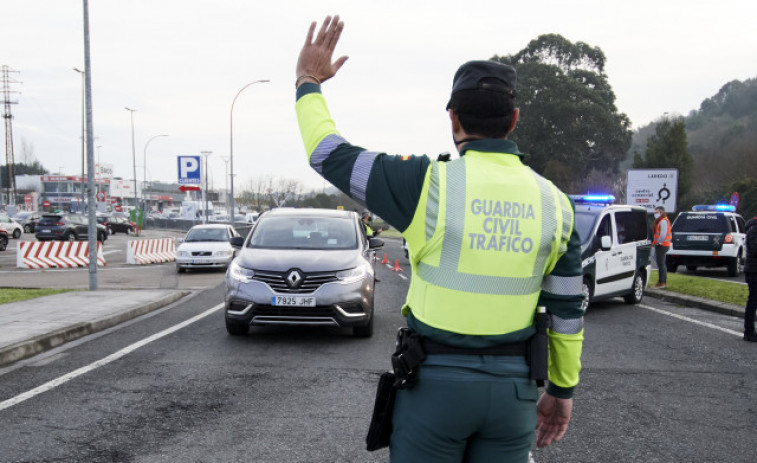 Sorprenden a un conductor a 236 por hora, 