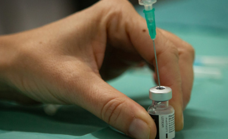 Los trabajadores de Axuda no Fogar recibirán las primeras vacunas de AstraZeneca en Galicia