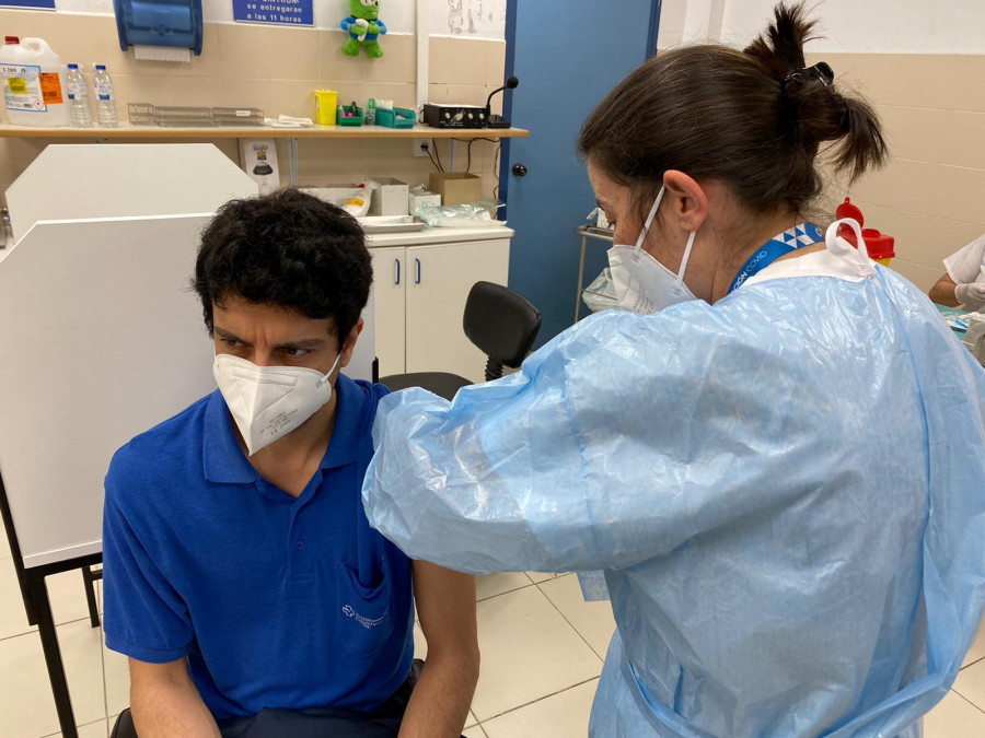 Comienza la vacunación del resto de profesionales del Área Sanitaria