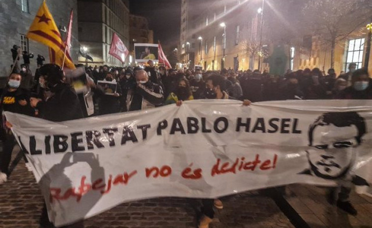 Unas 2.000 personas se manifiestan en Girona por el encarcelamiento de Pablo Hasel