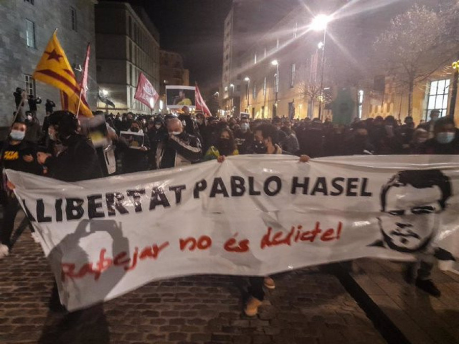 Unas 2.000 personas se manifiestan en Girona por el encarcelamiento de Pablo Hasel