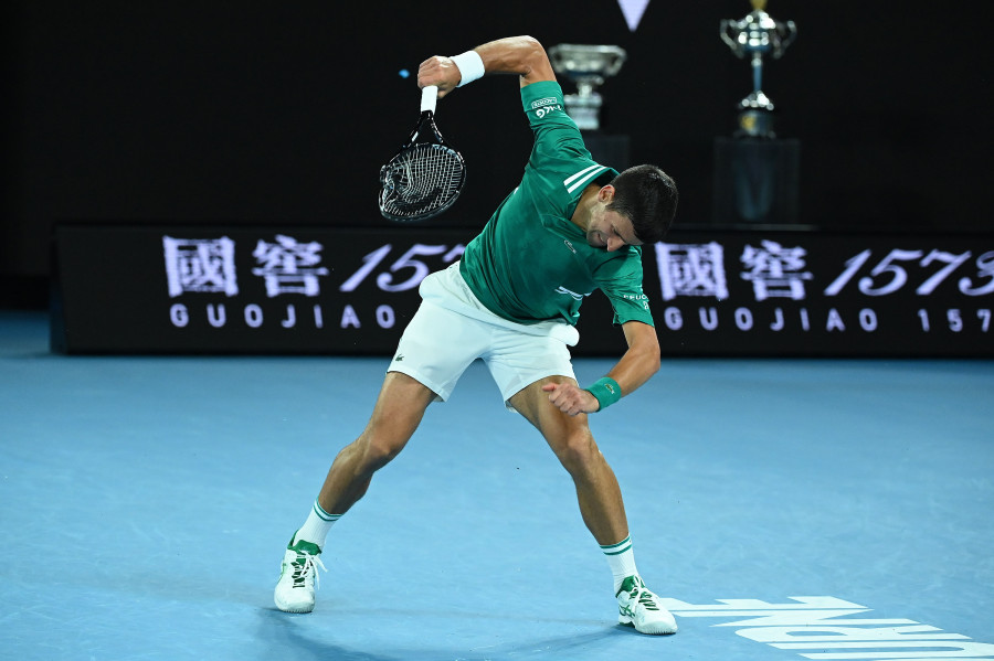 Djokovic se viste de McEnroe