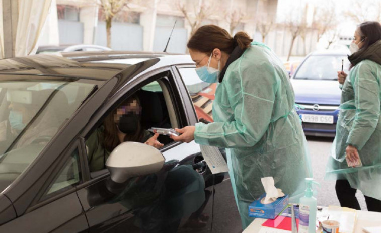 Galicia reduce un tercio su presión hospitalaria en los últimos diez días