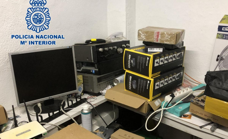 Tres detenidos en Narón por formar parte de una red de venta ilícita de televisión de pago