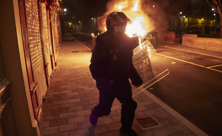 Un total de 101 detenidos y 82 mossos heridos en cinco noches de disturbios