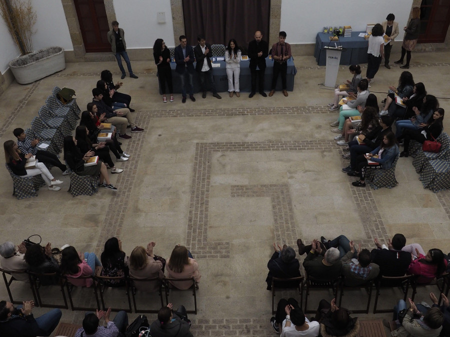 Diez escuelas de la comarca se baten en la fase intercentros del certamen “Carmela Loureiro”