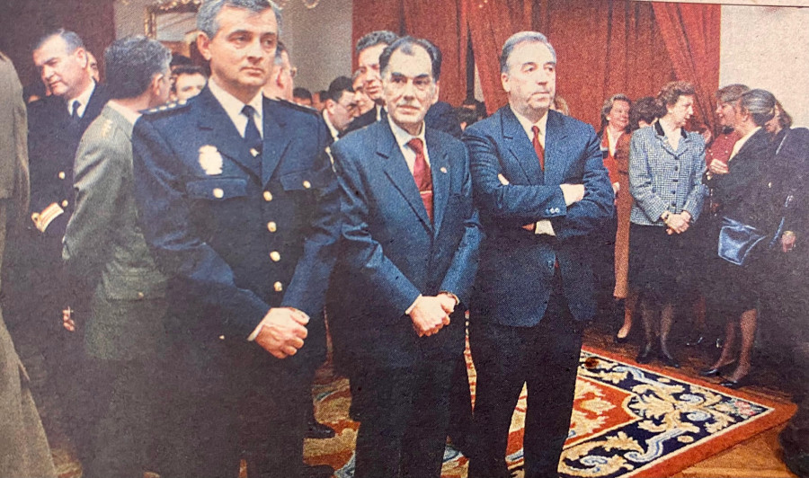 Hace 25 años: Imposición de condecoraciones en el Cuartel General