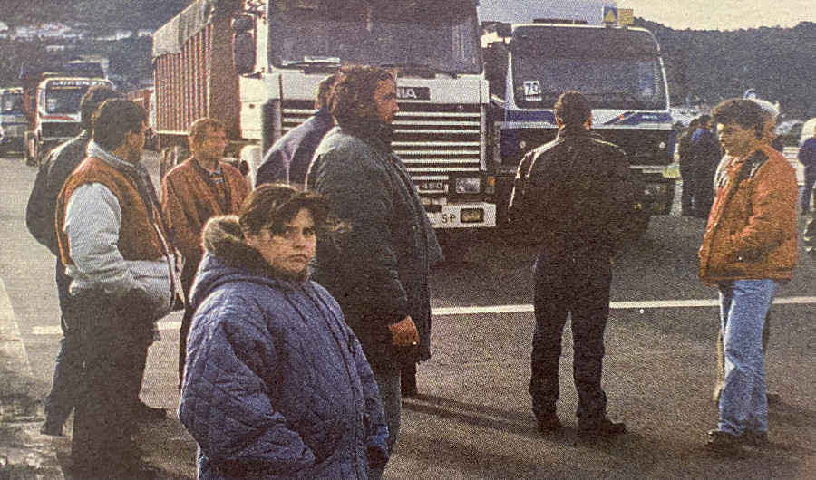 Hace 25 años: Muere la mujer de Manuel Fraga y los mariscadores bloquean el puerto