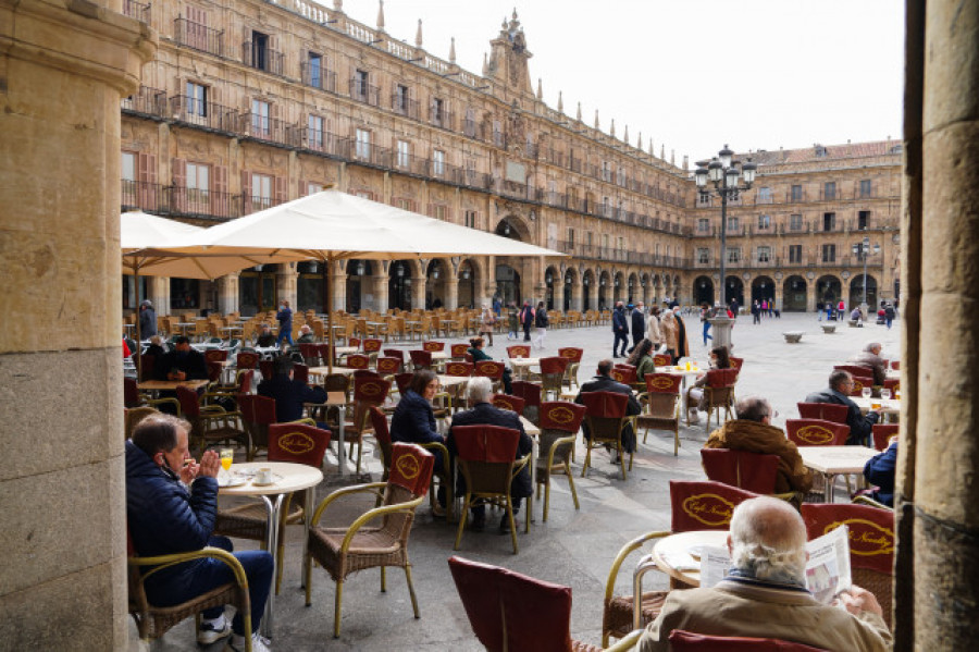 Las comunidades estudian aliviar las medidas en Semana Santa