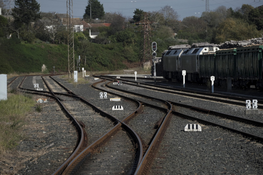 ADIF licita la renovación de vías y mejora del trazado en el tramo entre Ferrol y Ortigueira