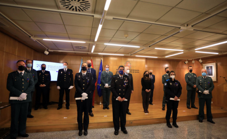 El Gobierno condecora al guardia civil Daniel Sobrino, de Ortigueira, por su defensa de la naturaleza