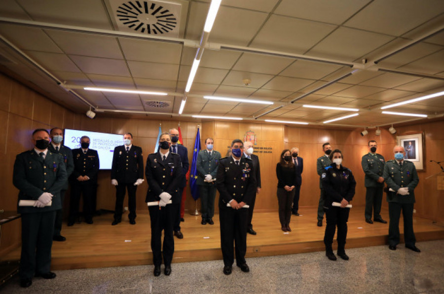 El Gobierno condecora al guardia civil Daniel Sobrino, de Ortigueira, por su defensa de la naturaleza