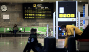 Feijóo lamenta que Galicia no pueda hacer cribados en aeropuertos y estaciones de tren