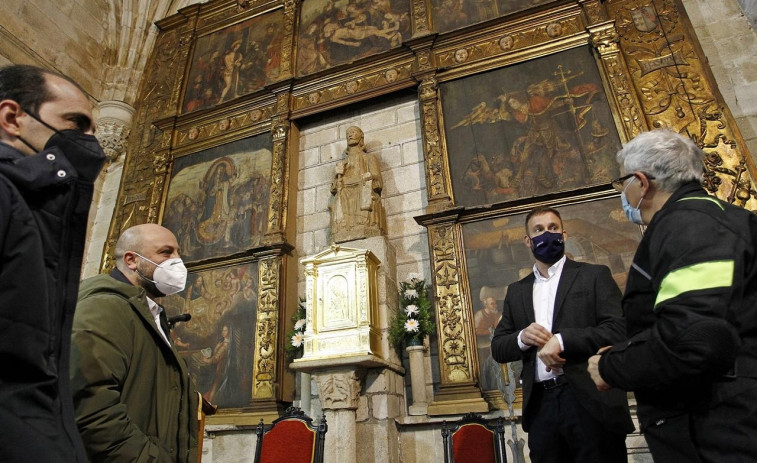 Patrimonio licita la restauración del retablo de la iglesia de Santiago