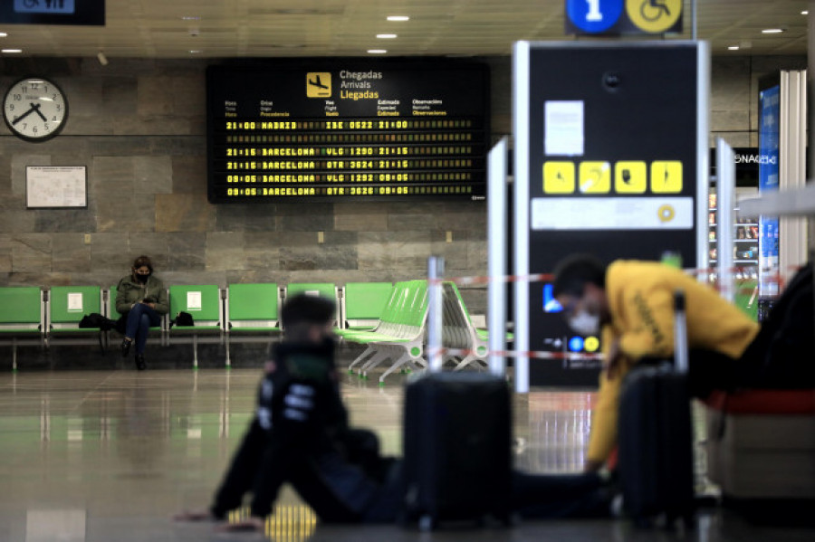 Feijóo lamenta que Galicia no pueda hacer cribados en aeropuertos y estaciones de tren