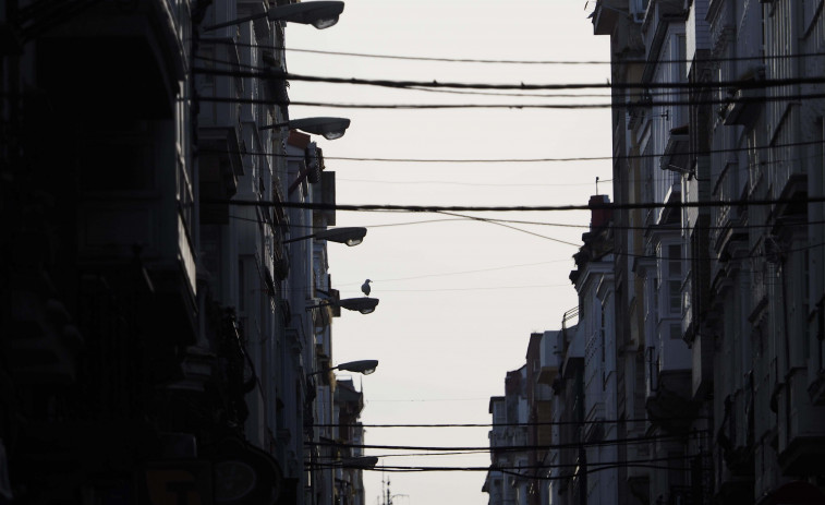 Nuevas luminarias y eliminación de los cables aéreos, en A Magdalena