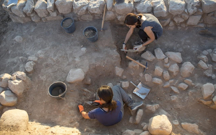 “Tanto el libro como el vídeo son mucho más que arqueología; son un canto a la cooperación”