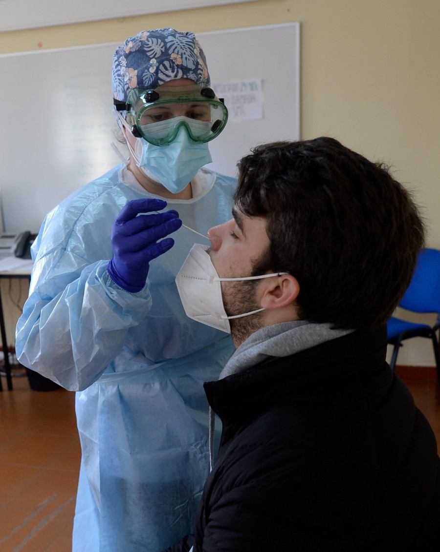 La presión en el hospital se mantiene mientras los casos siguen bajando