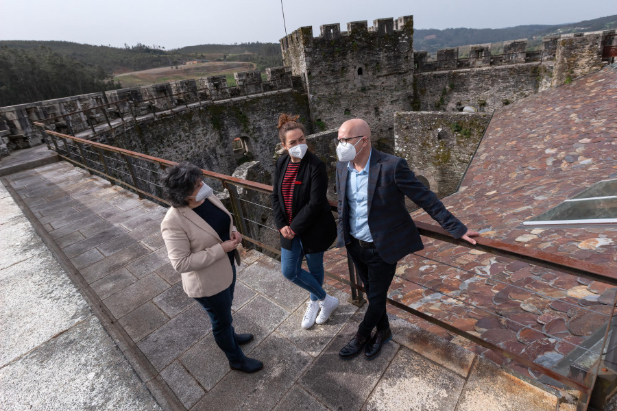 La Diputación contribuye actualizar los fondos del castillo de Moeche