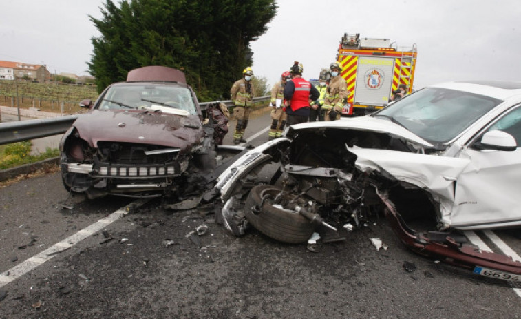 Siete heridos tras la colisión de cuatro vehículos en Cambados