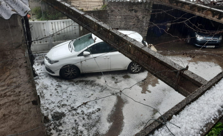 Una súbita tormenta sorprende con granizo y truenos a los vecinos de la comarca