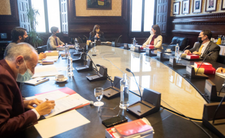 JxCat aparta al exabogado de Puigdemont de la Mesa del Parlament