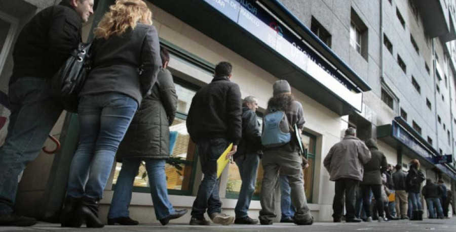 Galicia es, con Cantabria, la comunidad con una mayor caída del paro en marzo