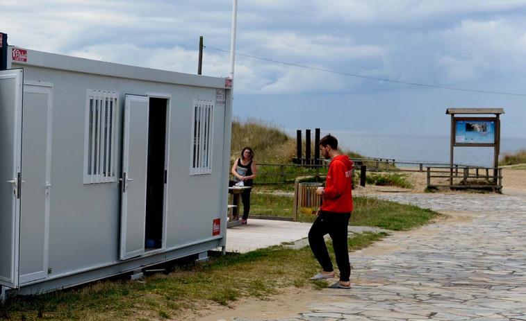 El Concello comienza a acondicionar y señalizar los arenales para la próxima temporada de verano