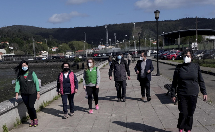 Comienzan los “Roteiros saudables” con una charla y una ruta en el paseo de A Malata