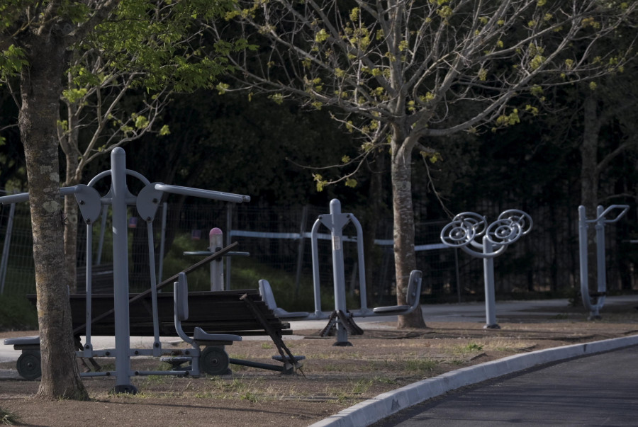 El carril-bici de A Malata y el parque biosaludable se recuperan tras las obras de saneamiento