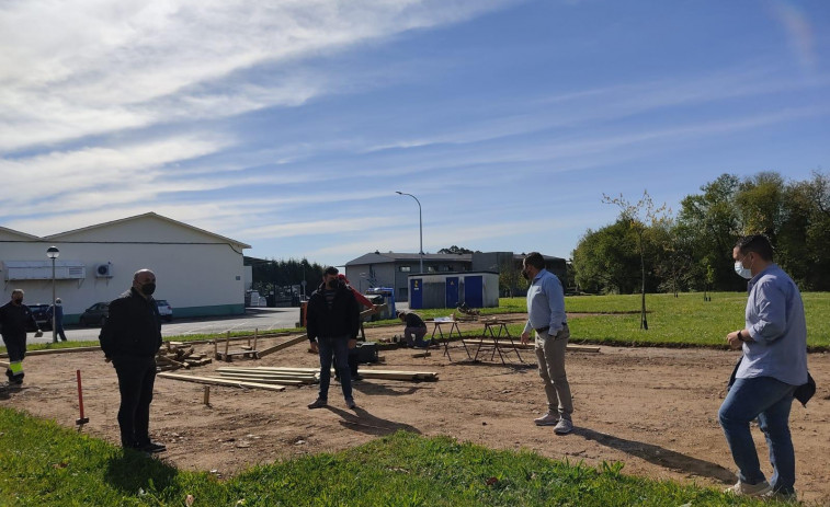 El Concello invierte 45.000 euros en un parque infantil en O Val