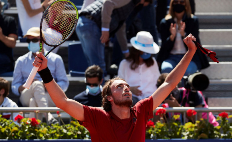 Tsitsipas frena a Sinner para avanzar a la final del Godó en Barcelona