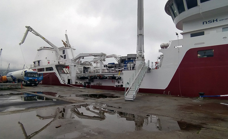 El Puerto de Ferrol se estrena en suministro de gas natural licuado con un carguero de pescado vivo