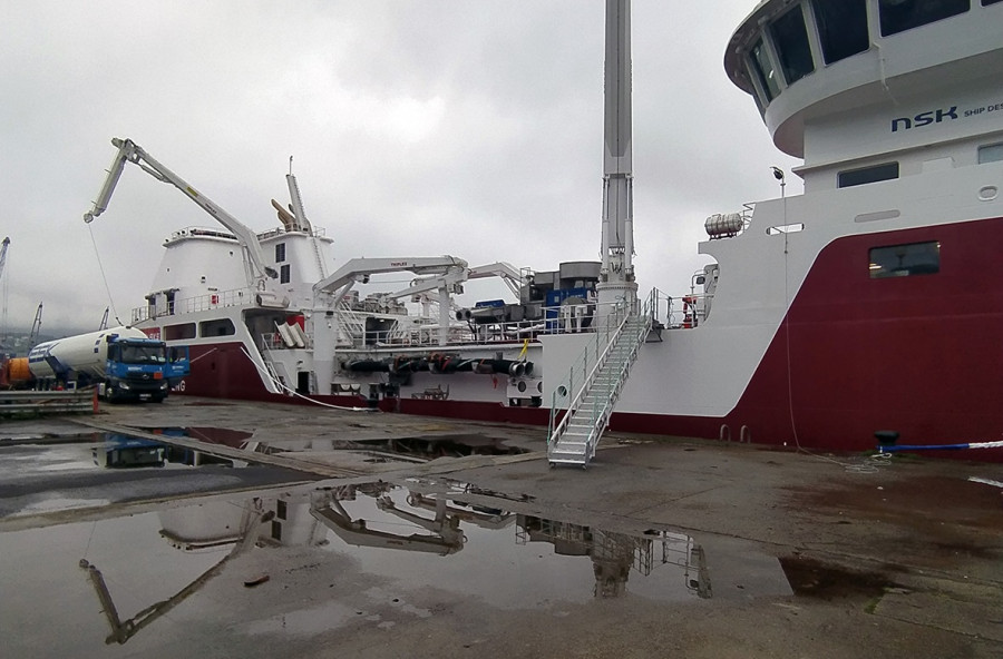 El Puerto de Ferrol se estrena en suministro de gas natural licuado con un carguero de pescado vivo