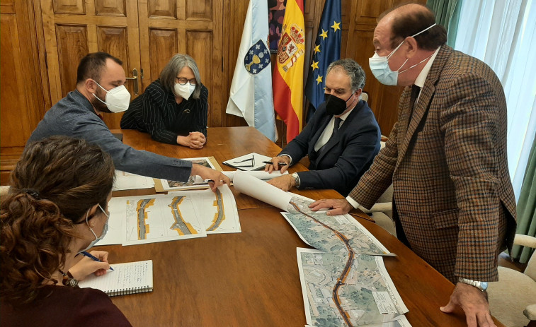 Costas traslada a Cabanas su intención de desafectar los viales del paseo y el pinar
