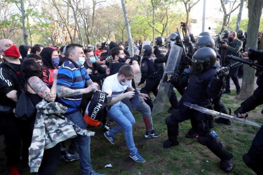 Vox acusa a Iglesias de enviar "matones" al mitin de Vallecas