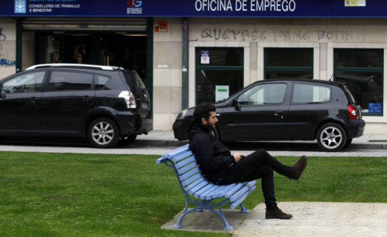 Galicia lidera la bajada del paro en abril con 9.941 desempleados menos