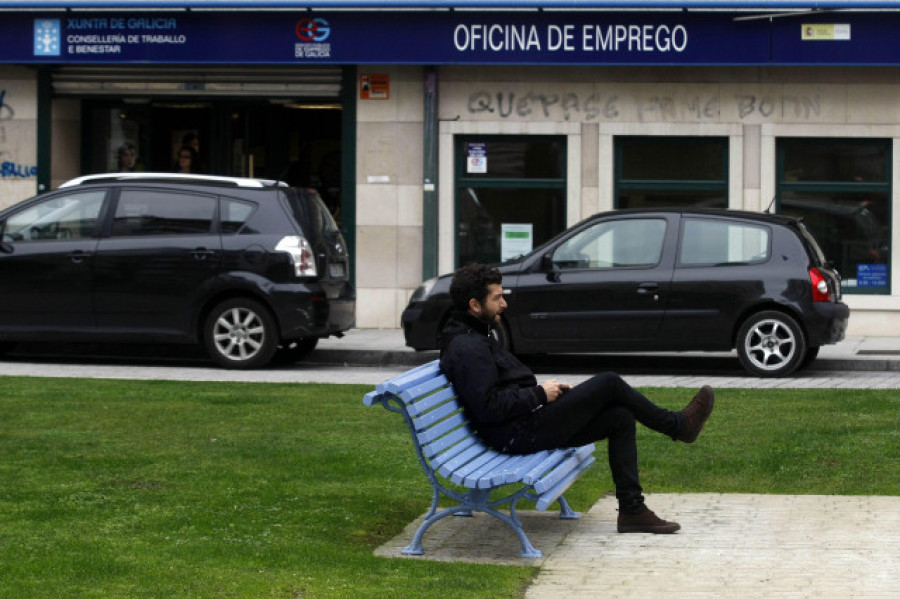 Galicia lidera la bajada del paro en abril con 9.941 desempleados menos
