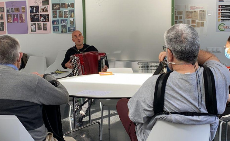La asociación de acordeonistas Canido-Ferrol retoma mañana las clases en el Centro Cívico del barrio